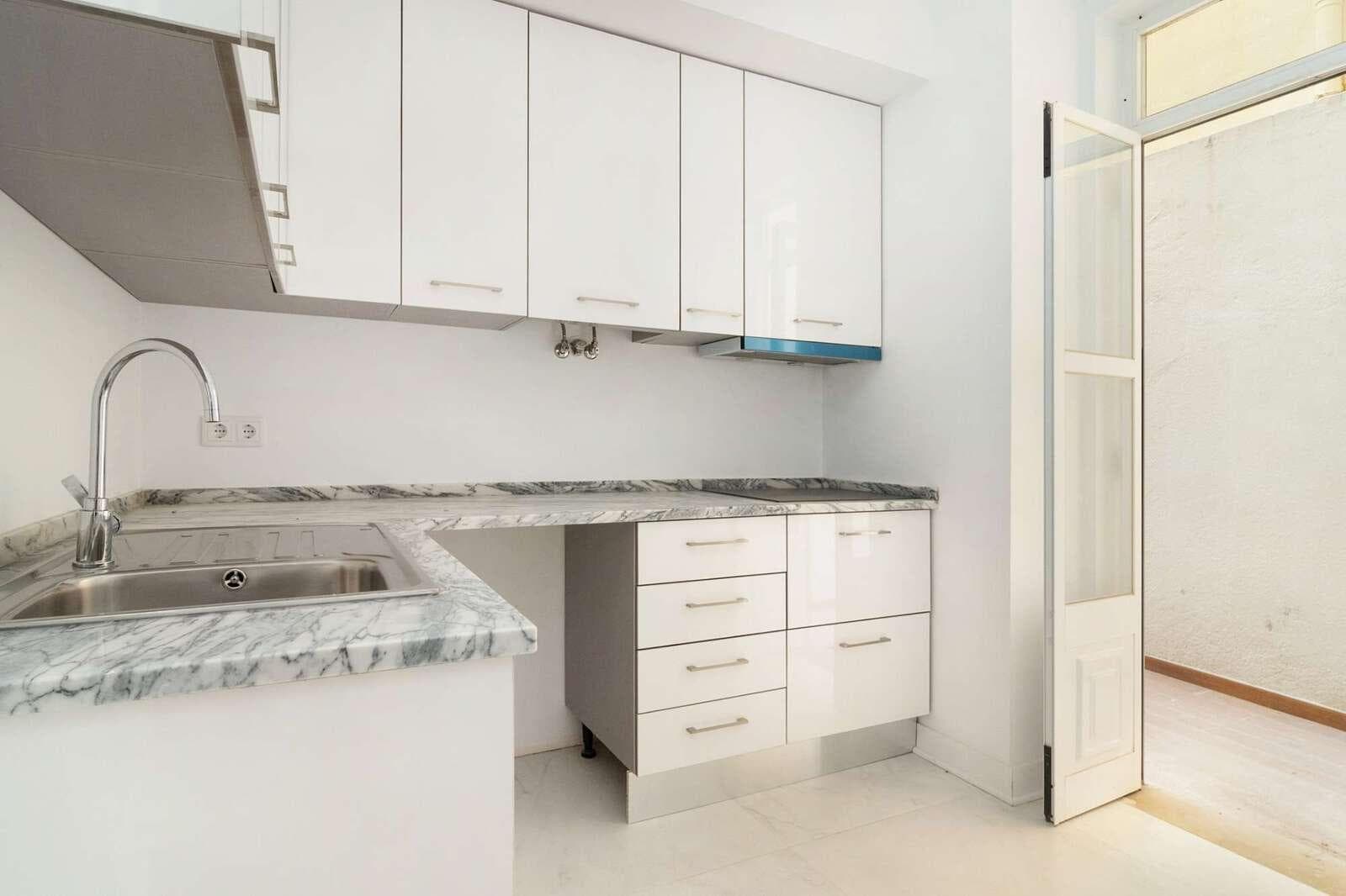 Immeuble, Arroios, Lisboa - Image 13