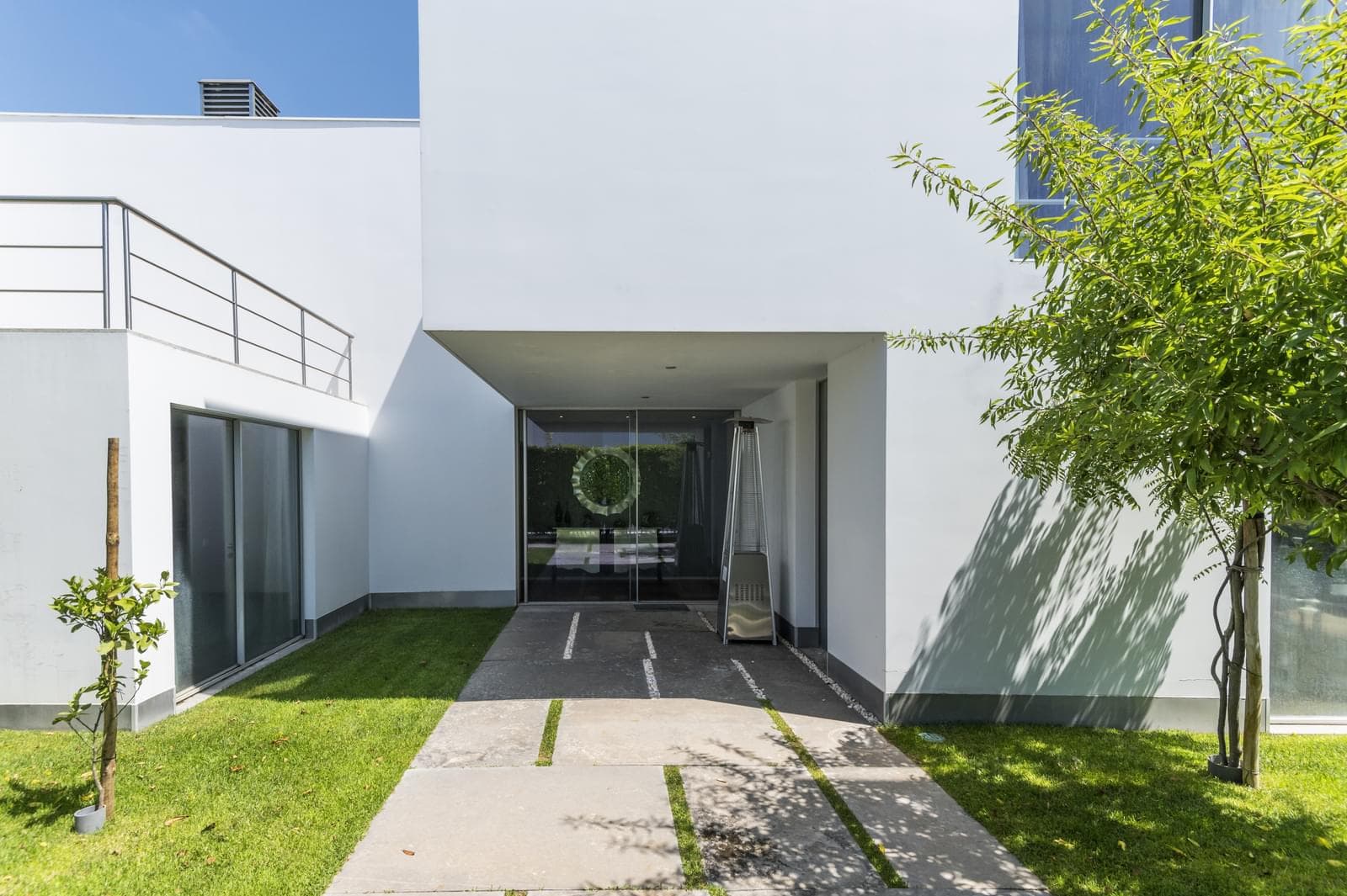 Moradia T5 + 1 com piscina, Carnaxide, Oeiras - Imagem 2
