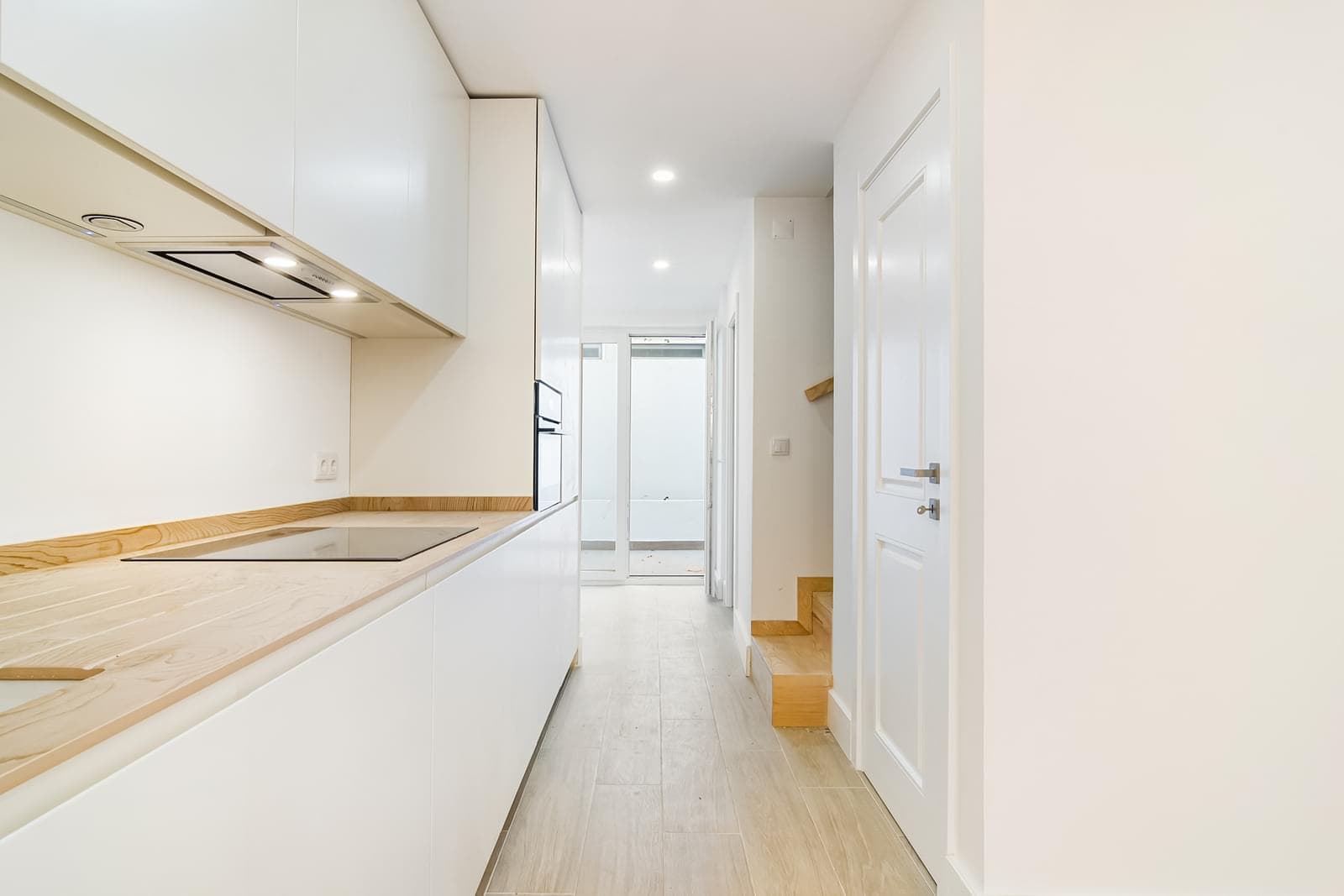 Apartamento T2 remodelado, Santos, Lisboa - Imagem 1