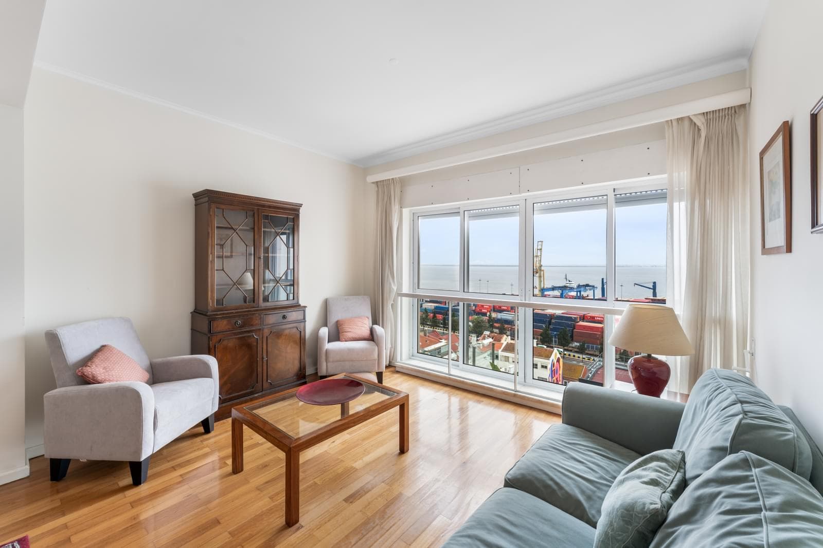 2 Bedroom Apartment with a view, Beato, Lisboa - Image 7