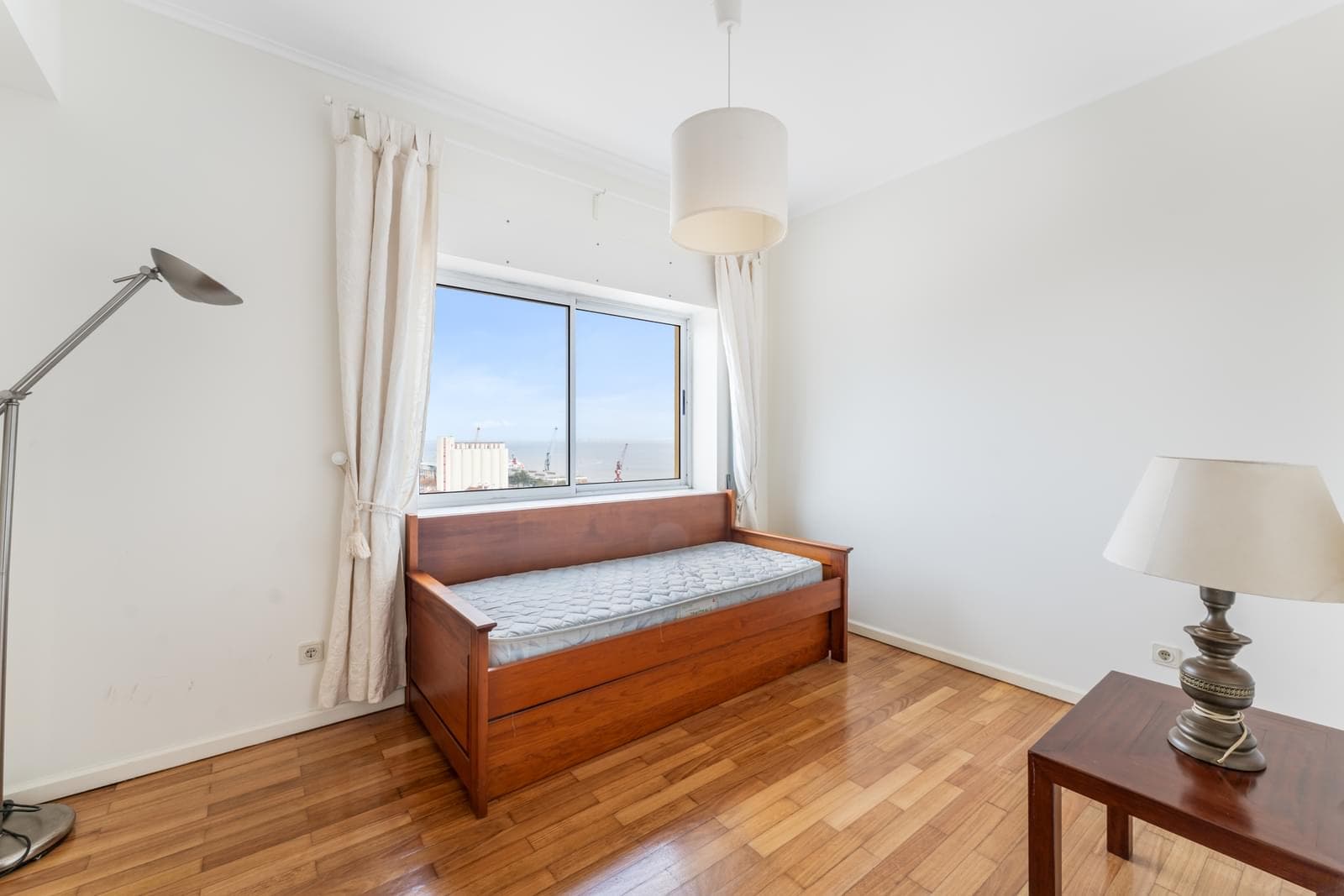 2 Bedroom Apartment with a view, Beato, Lisboa - Image 13