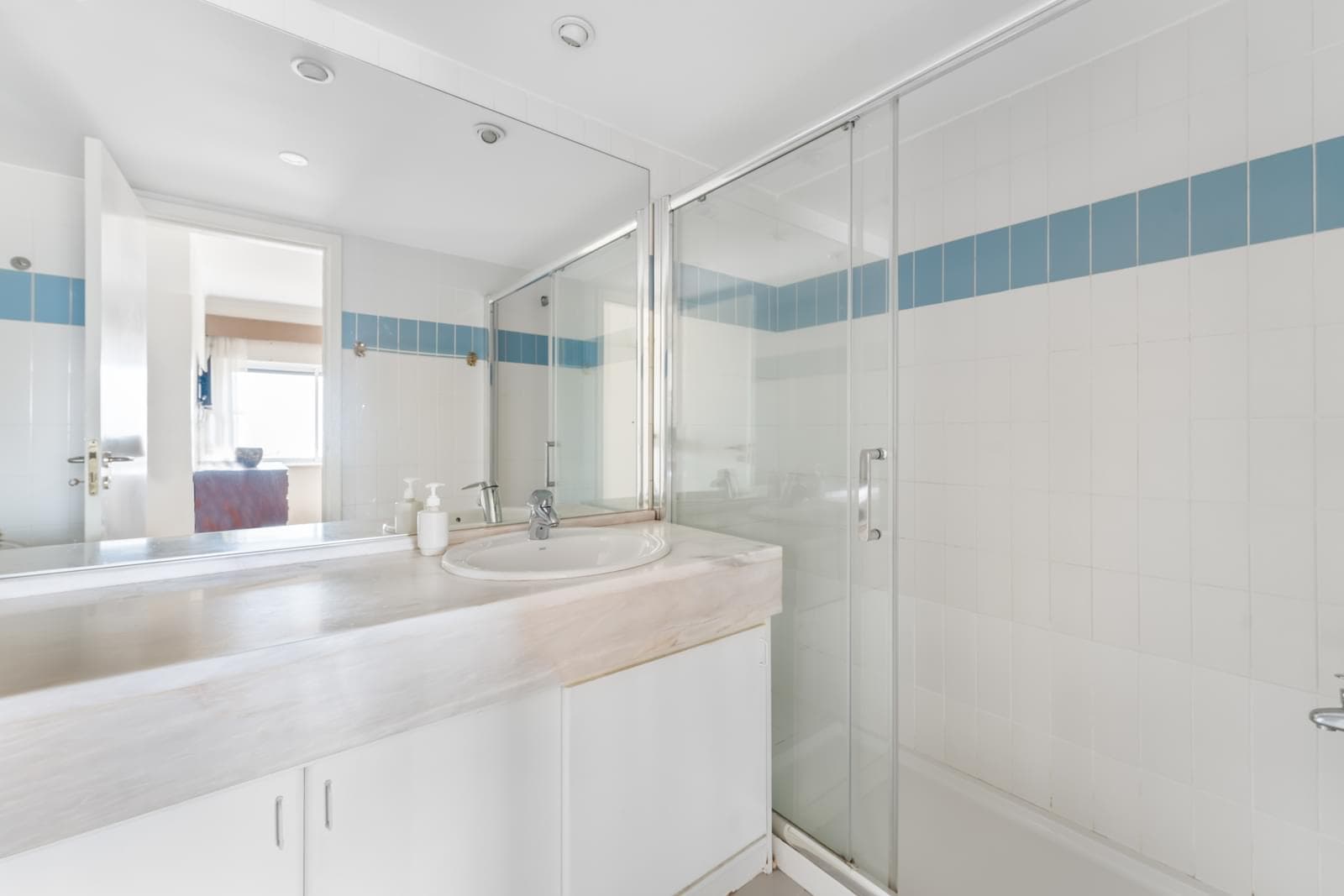 2 Bedroom Apartment with a view, Beato, Lisboa - Image 18