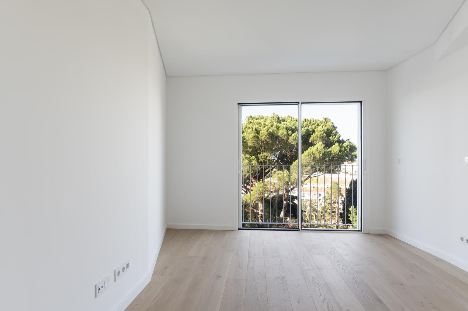 4 Bedroom House with swimming pool, Monte Estoril, Cascais - Image 40