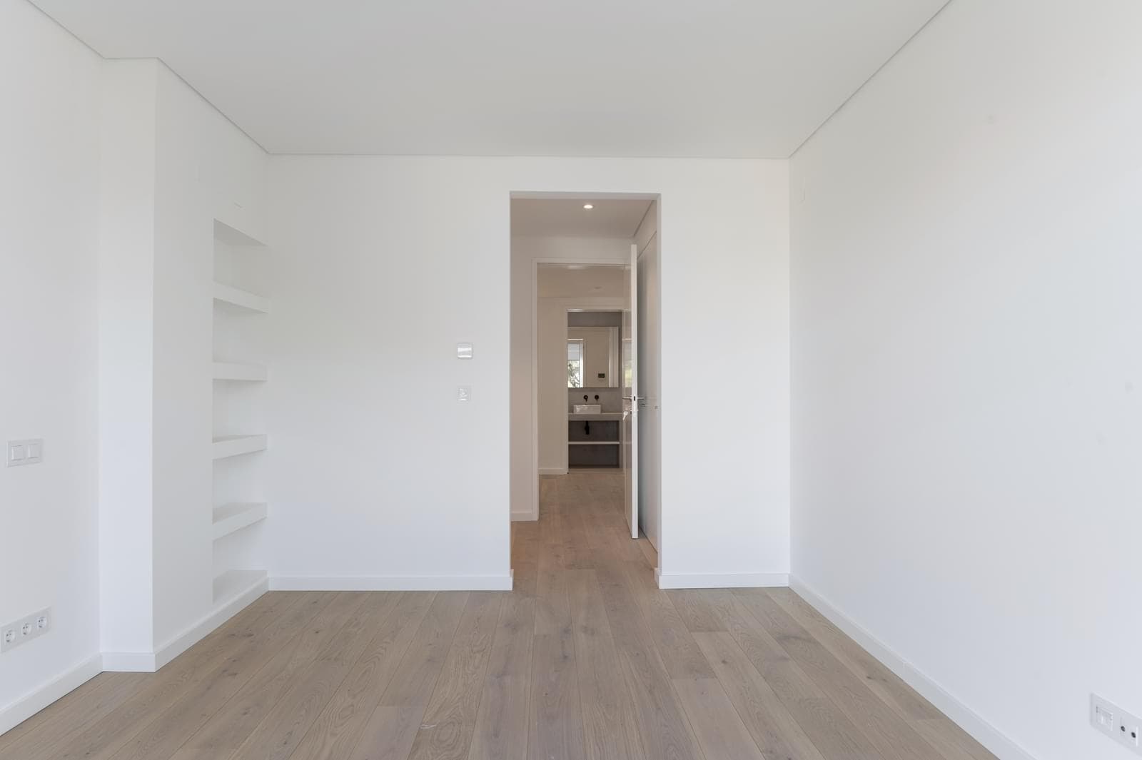 4 Bedroom House with swimming pool, Monte Estoril, Cascais - Image 43
