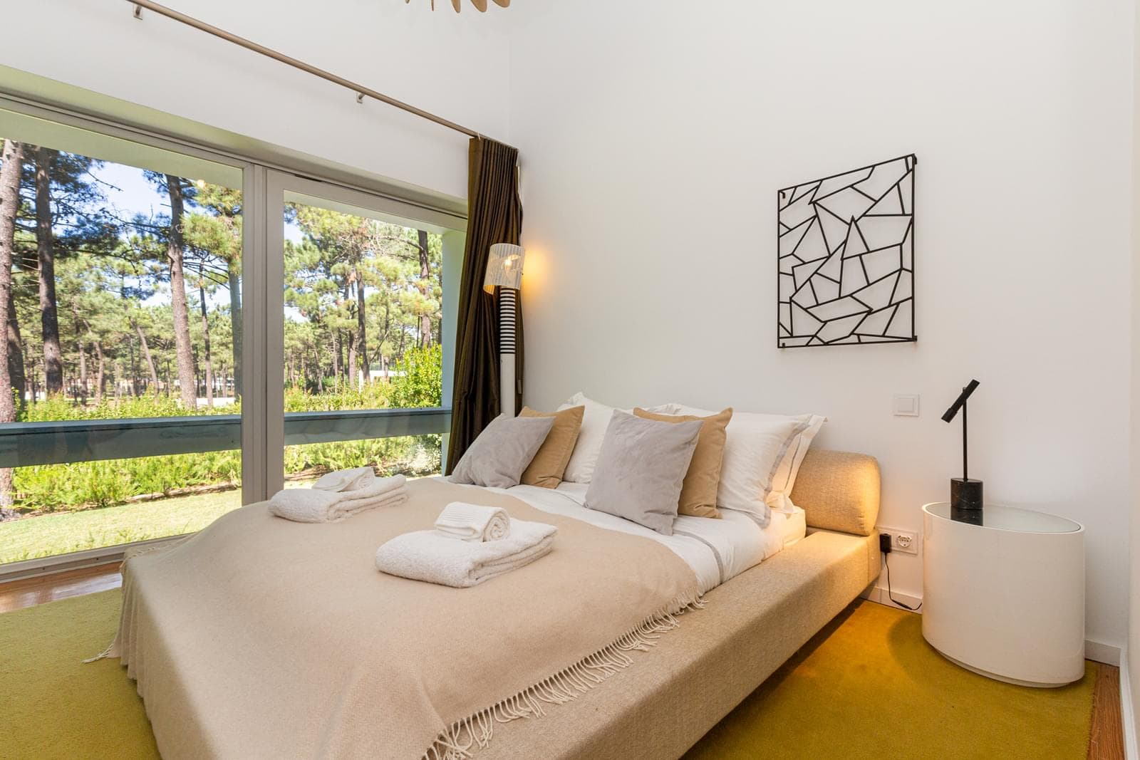 4 Bedroom House with swimming pool, Aroeira, Almada - Image 43