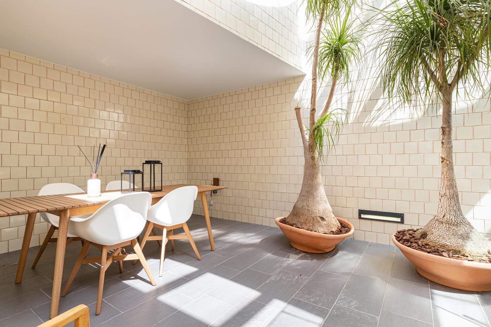 4 Bedroom House with swimming pool, Aroeira, Almada - Image 46