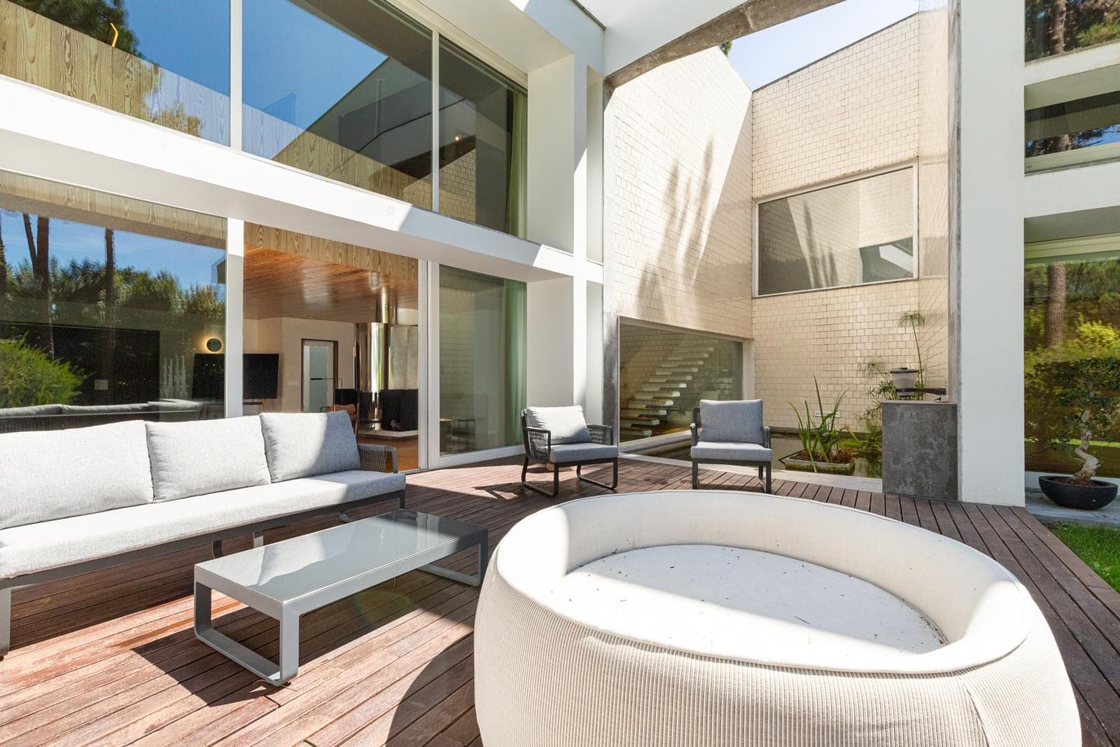 4 Bedroom House with swimming pool, Aroeira, Almada - Image 47