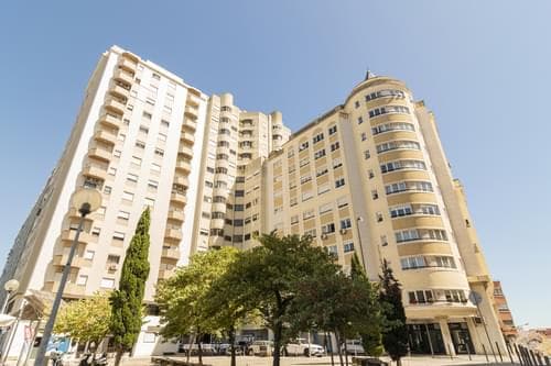 PF31038 - Apartamento T4 com estacionamento, Areeiro, Lisboa - Imagem 1