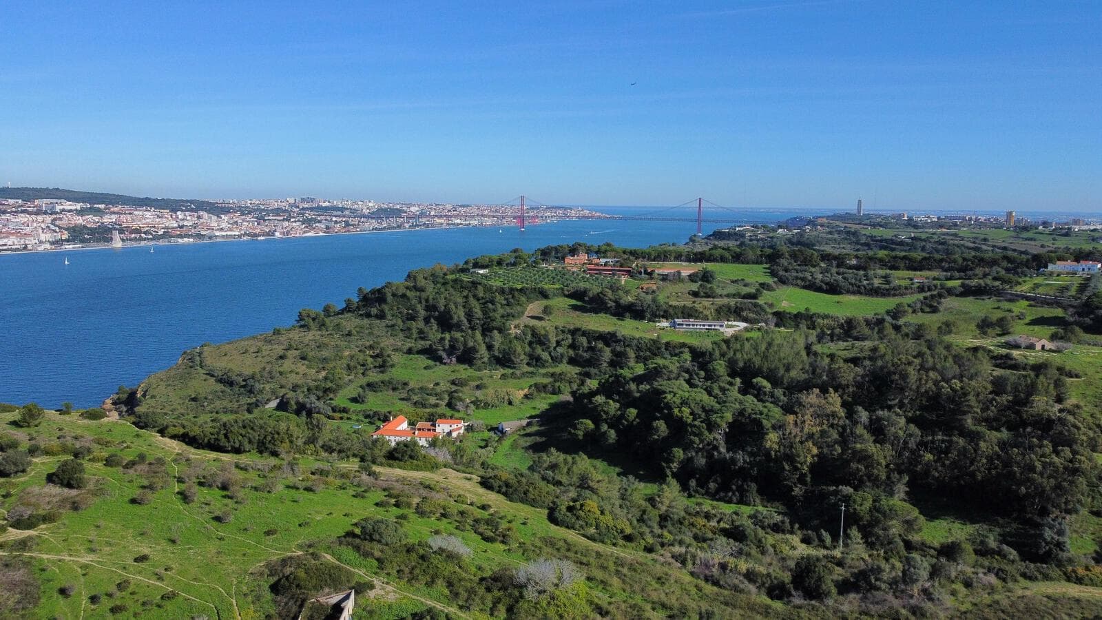 Moradia Isolada T5 com jardim, Trafaria, Almada - Imagem 2