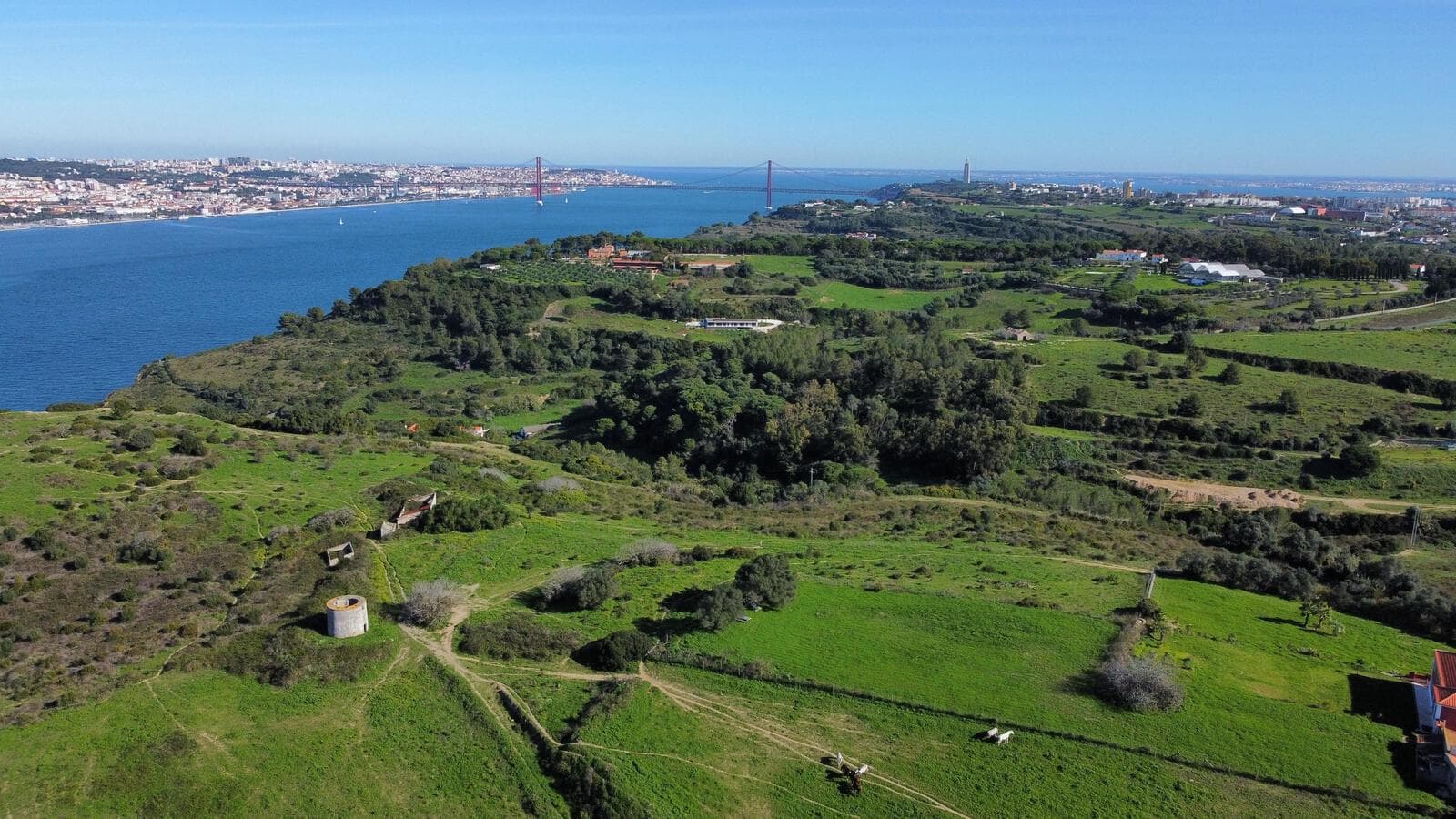 Moradia Isolada T5 com jardim, Trafaria, Almada - Imagem 5