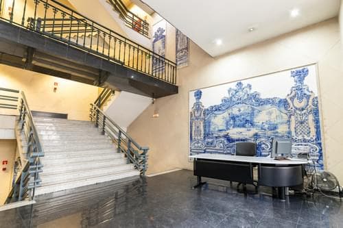 PF32785 - Bureau, Chiado, Lisboa - Image 1