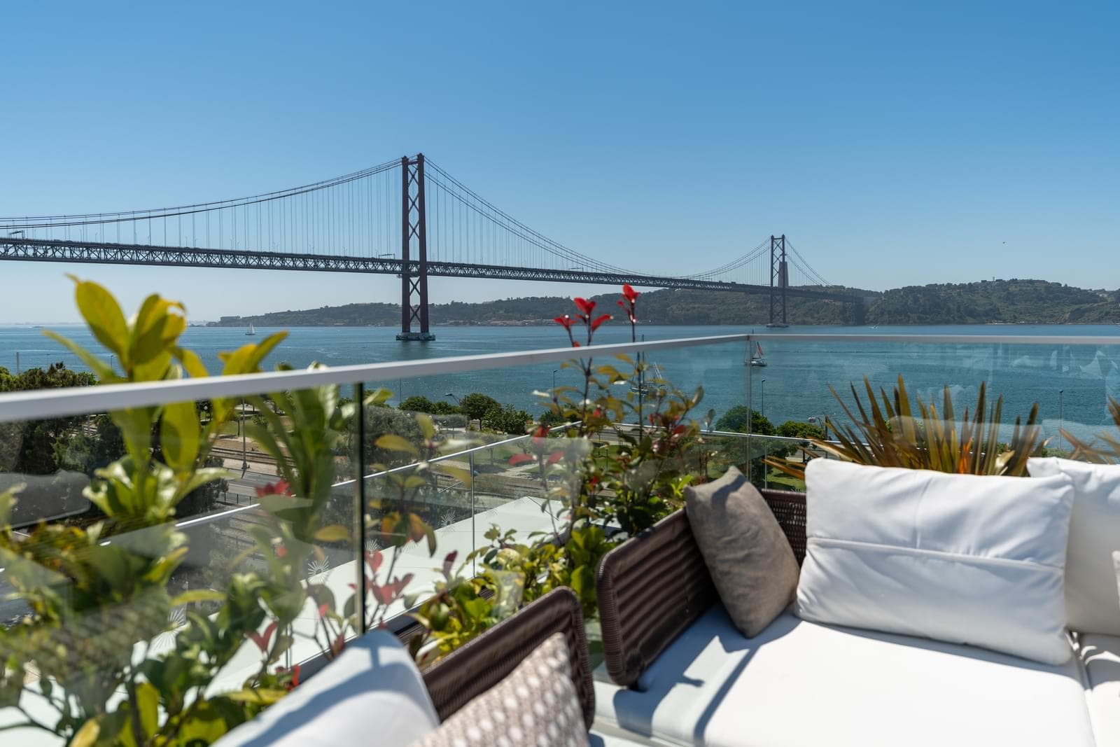2 Bedroom Apartment with balcony, Junqueira, Lisboa - Image 23