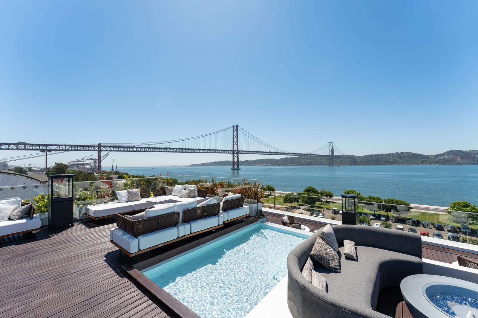 2 Bedroom Apartment with balcony, Junqueira, Lisboa - Image 1