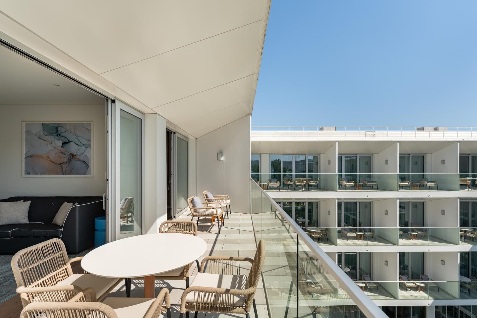 2 Bedroom Apartment with balcony, Junqueira, Lisboa - Image 2