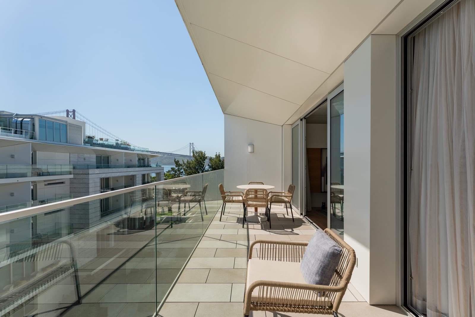 2 Bedroom Apartment with balcony, Junqueira, Lisboa - Image 3