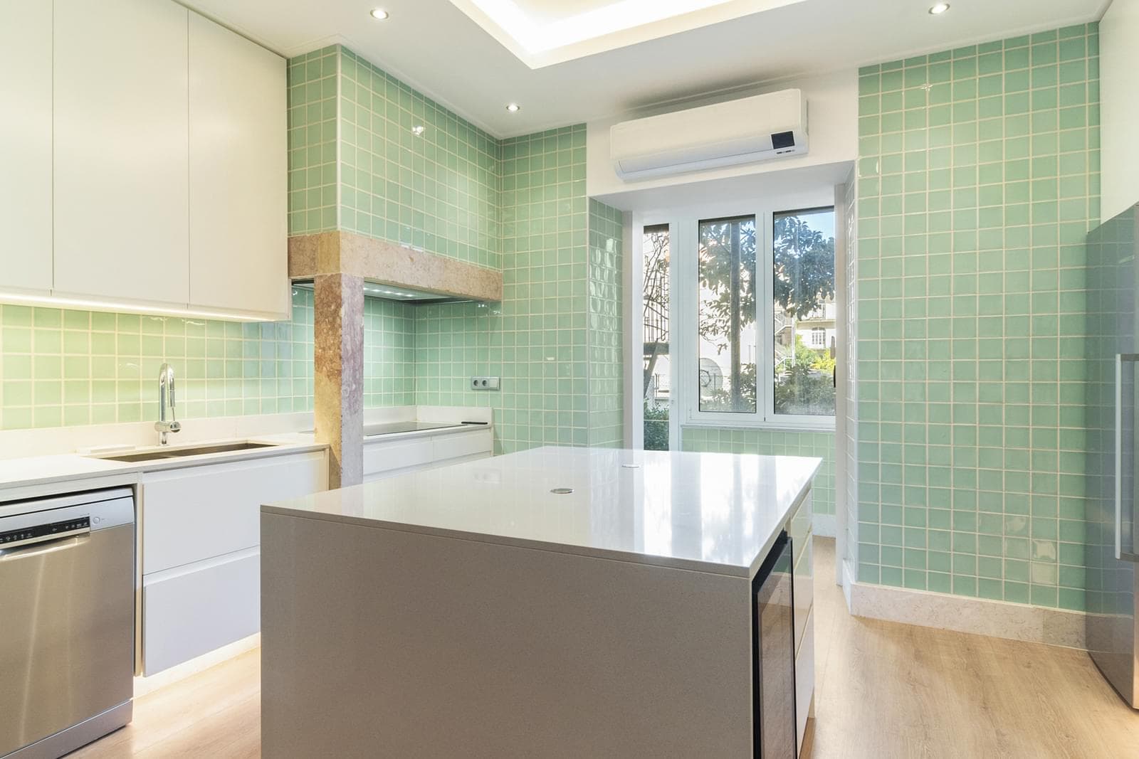 Apartamento T4 com varanda, Avenidas Novas, Lisboa - Imagem 7