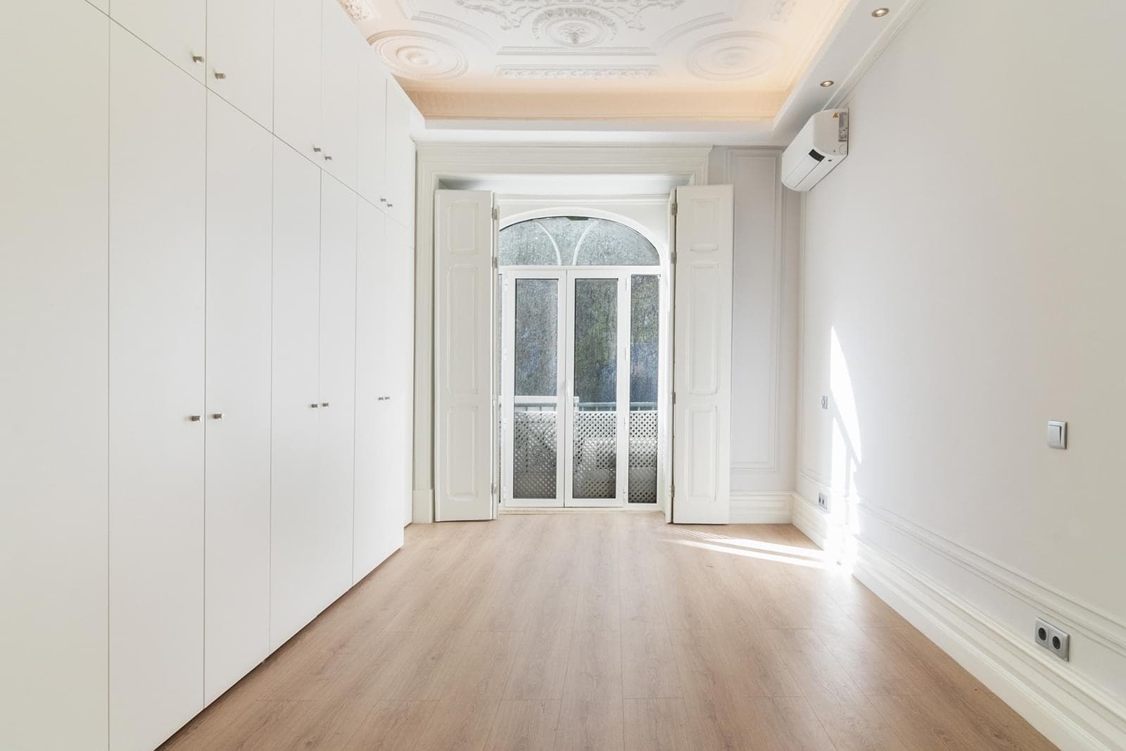 Apartamento T4 com varanda, Avenidas Novas, Lisboa - Imagem 1