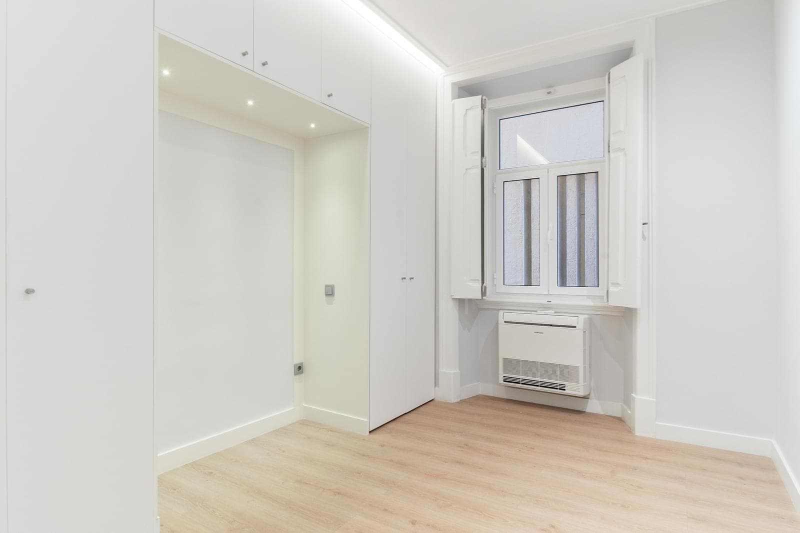 Apartamento T4 com varanda, Avenidas Novas, Lisboa - Imagem 16