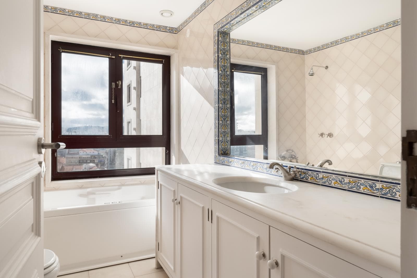 Appartement 5 pièces avec vue, Campo Pequeno, Lisboa - Image 12