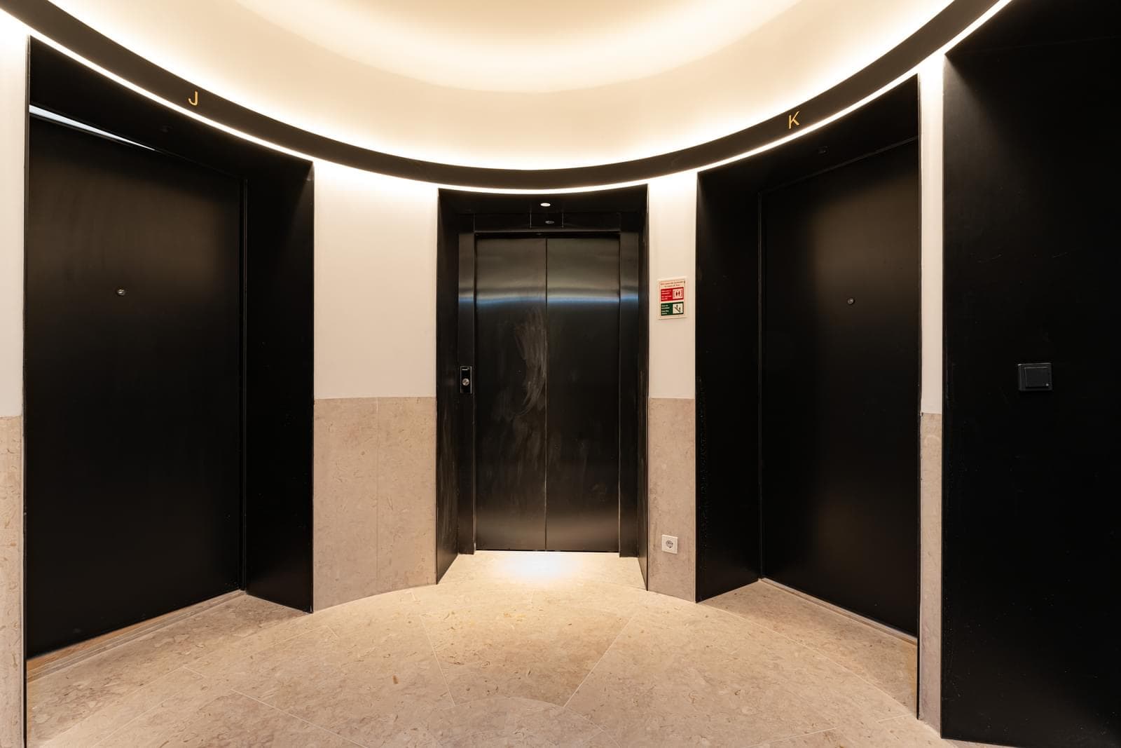 2 Bedroom Apartment with parking, Avenida da Liberdade, Lisboa - Image 33