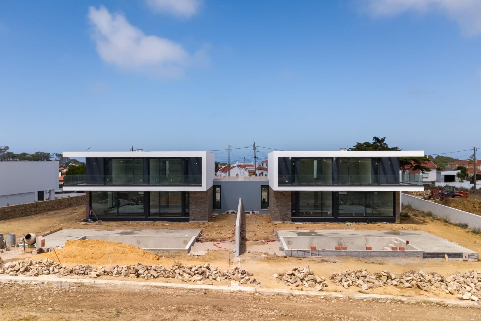 4 Bedroom Semi-detached house with swimming pool, Fontanelas, Sintra - Image 1