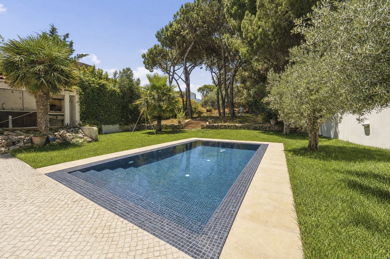 Moradia Isolada T5 + 1 com jardim, Birre, Cascais - Imagem 1