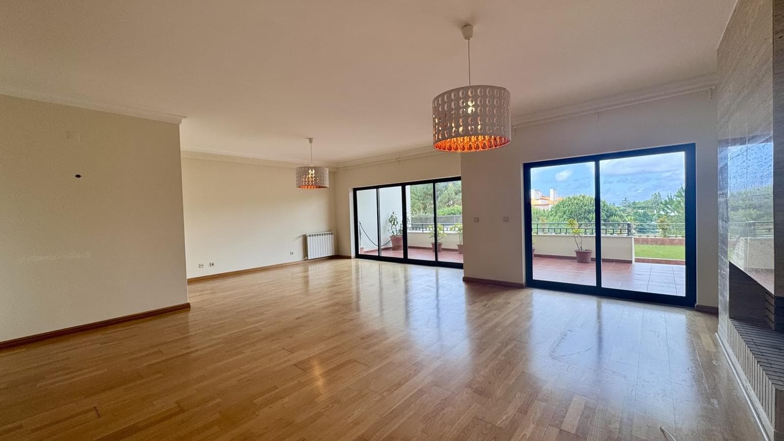 Apartamento T3 com jardim, Belas Clube de Campo, Sintra - Imagem 1