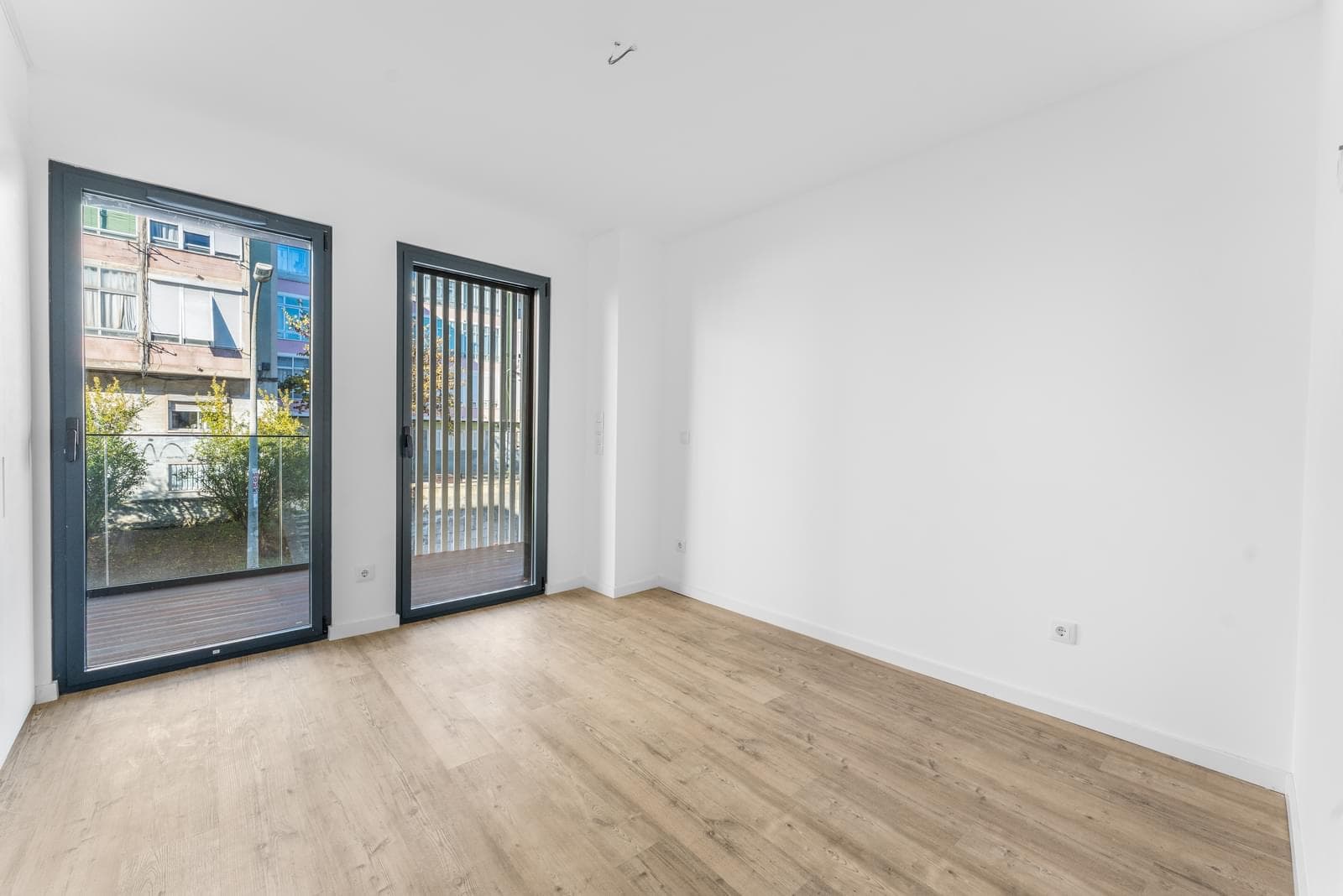 3 Bedroom Apartment with parking, Odivelas - Image 13