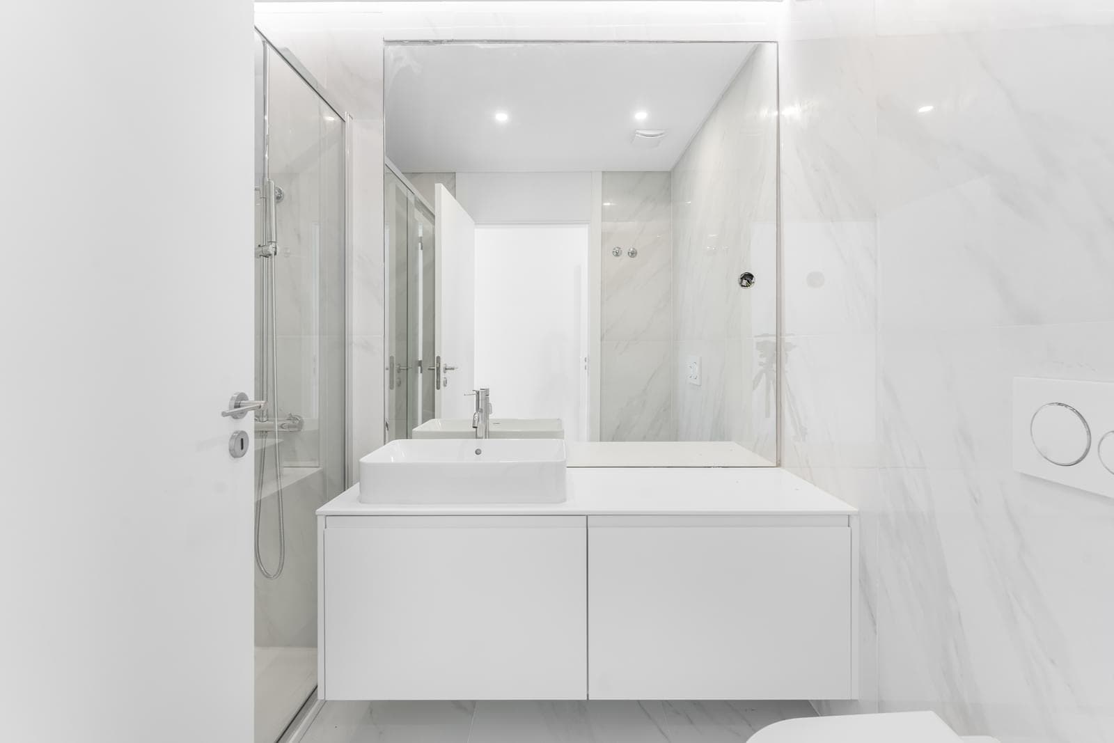 3 Bedroom Apartment with parking, Odivelas - Image 14