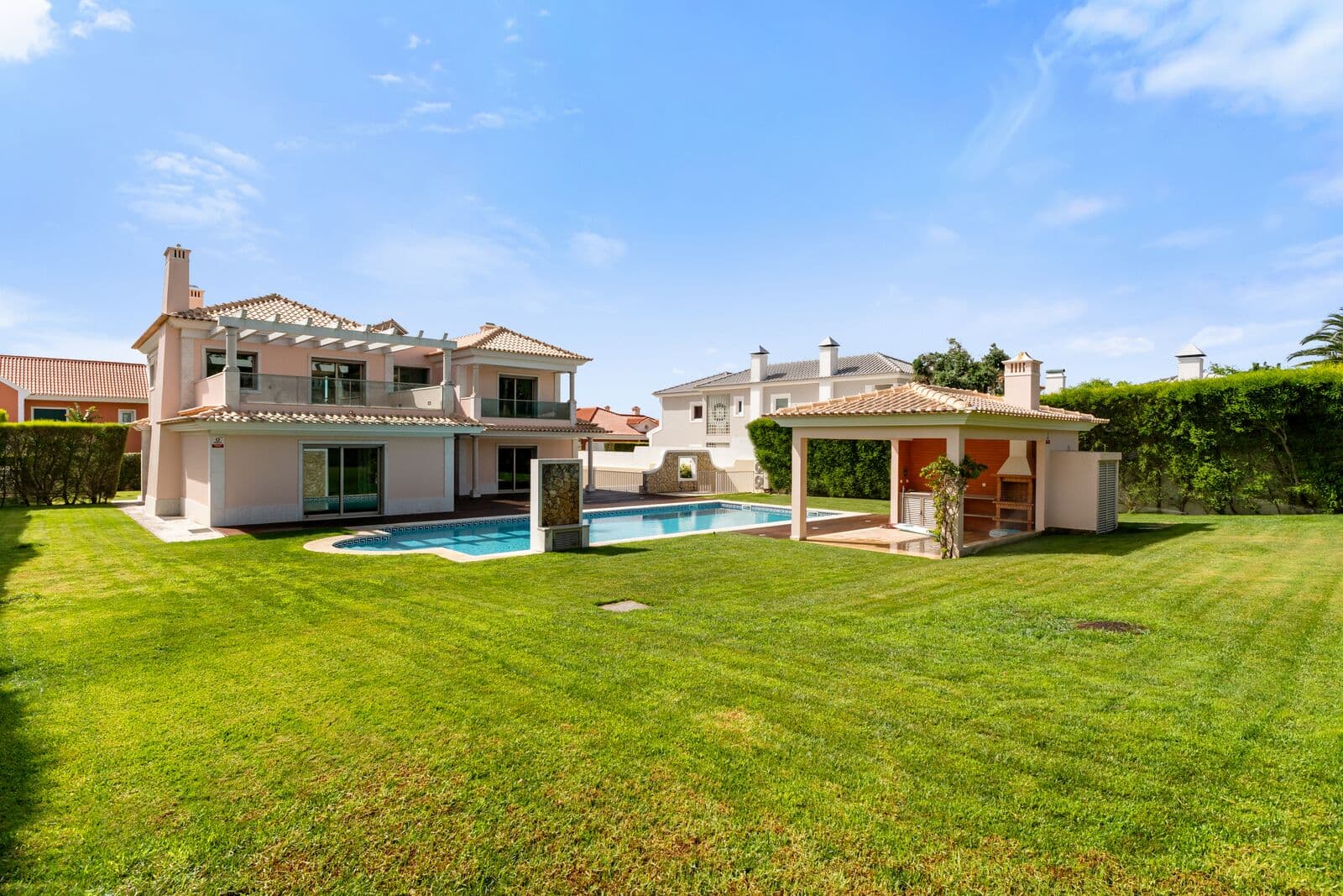 Moradia T6 com piscina, Quinta da Beloura, Sintra - Imagem 2