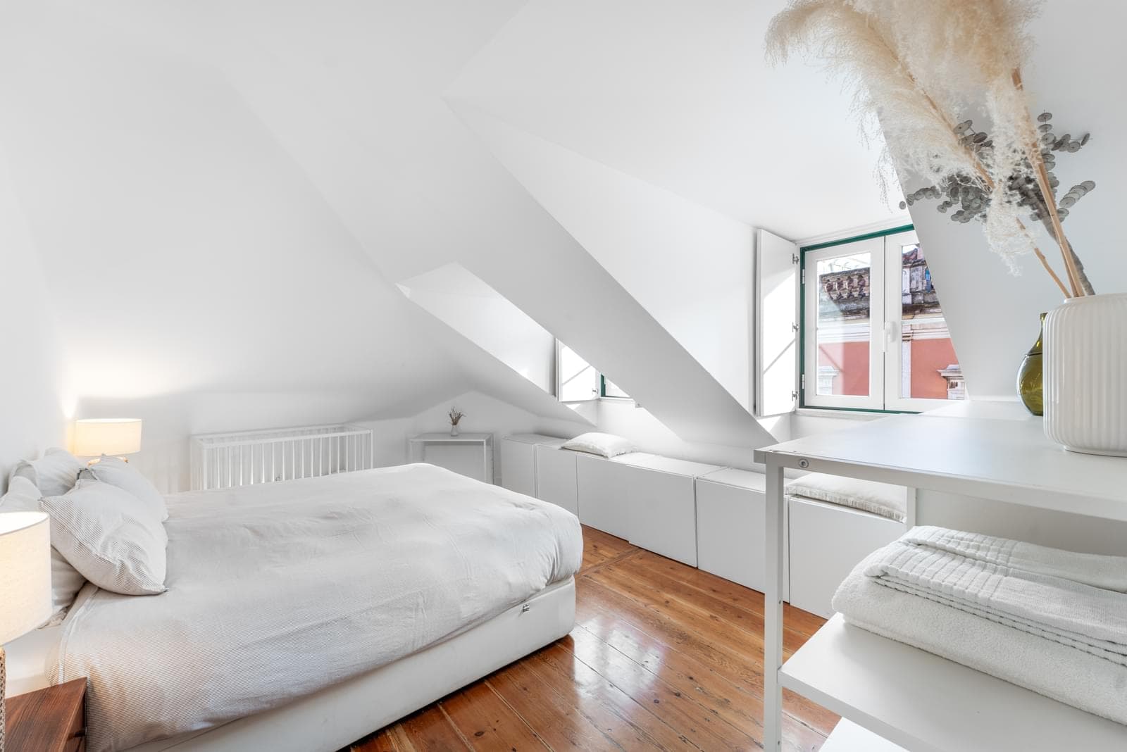2 Bedroom Apartment with balcony, Príncipe Real, Lisboa - Image 11