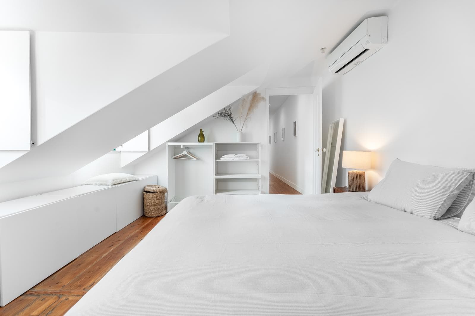 2 Bedroom Apartment with balcony, Príncipe Real, Lisboa - Image 9