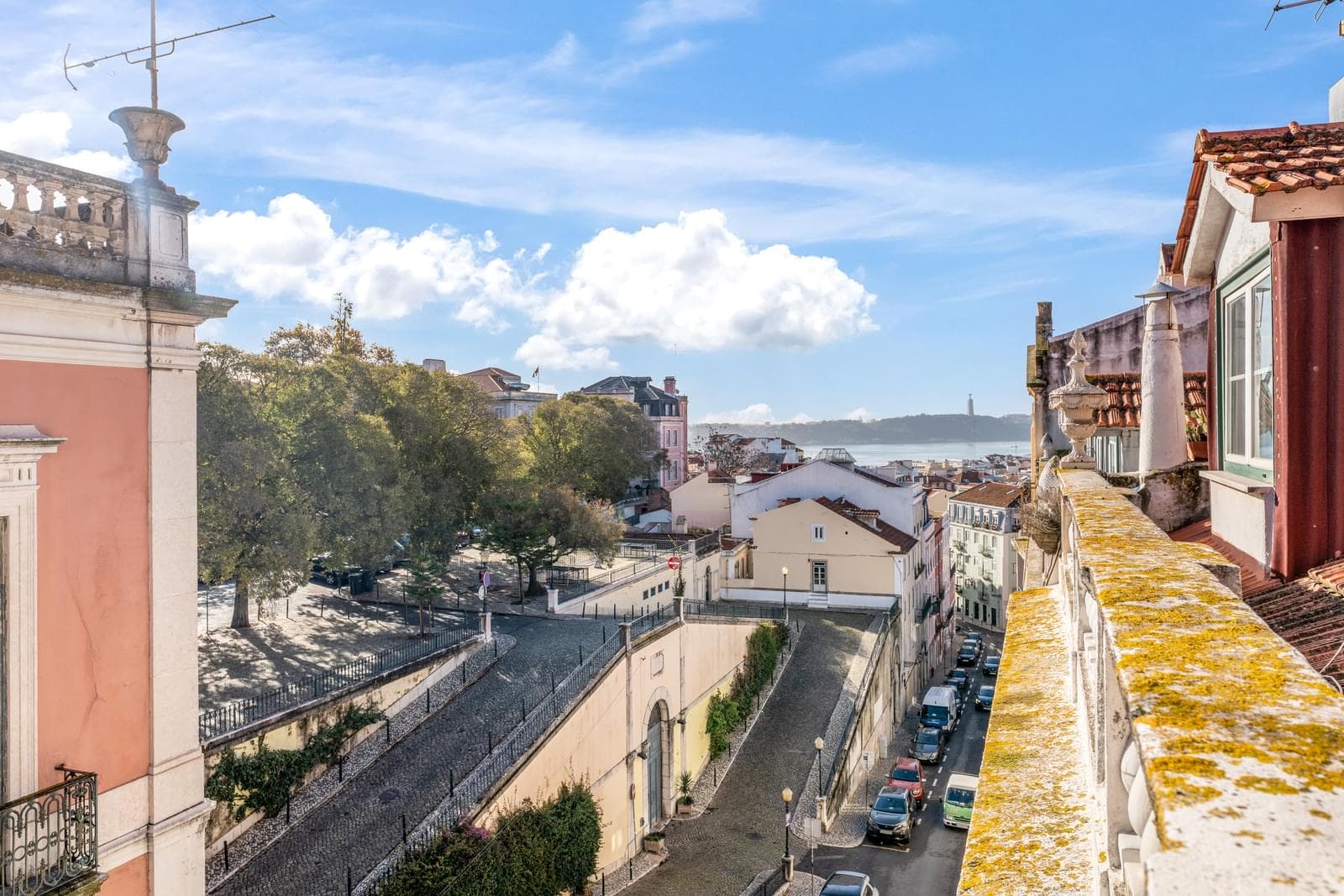 2 Bedroom Apartment with balcony, Príncipe Real, Lisboa - Image 5