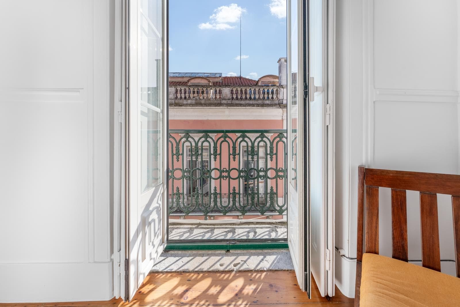 2 Bedroom Apartment with balcony, Príncipe Real, Lisboa - Image 3