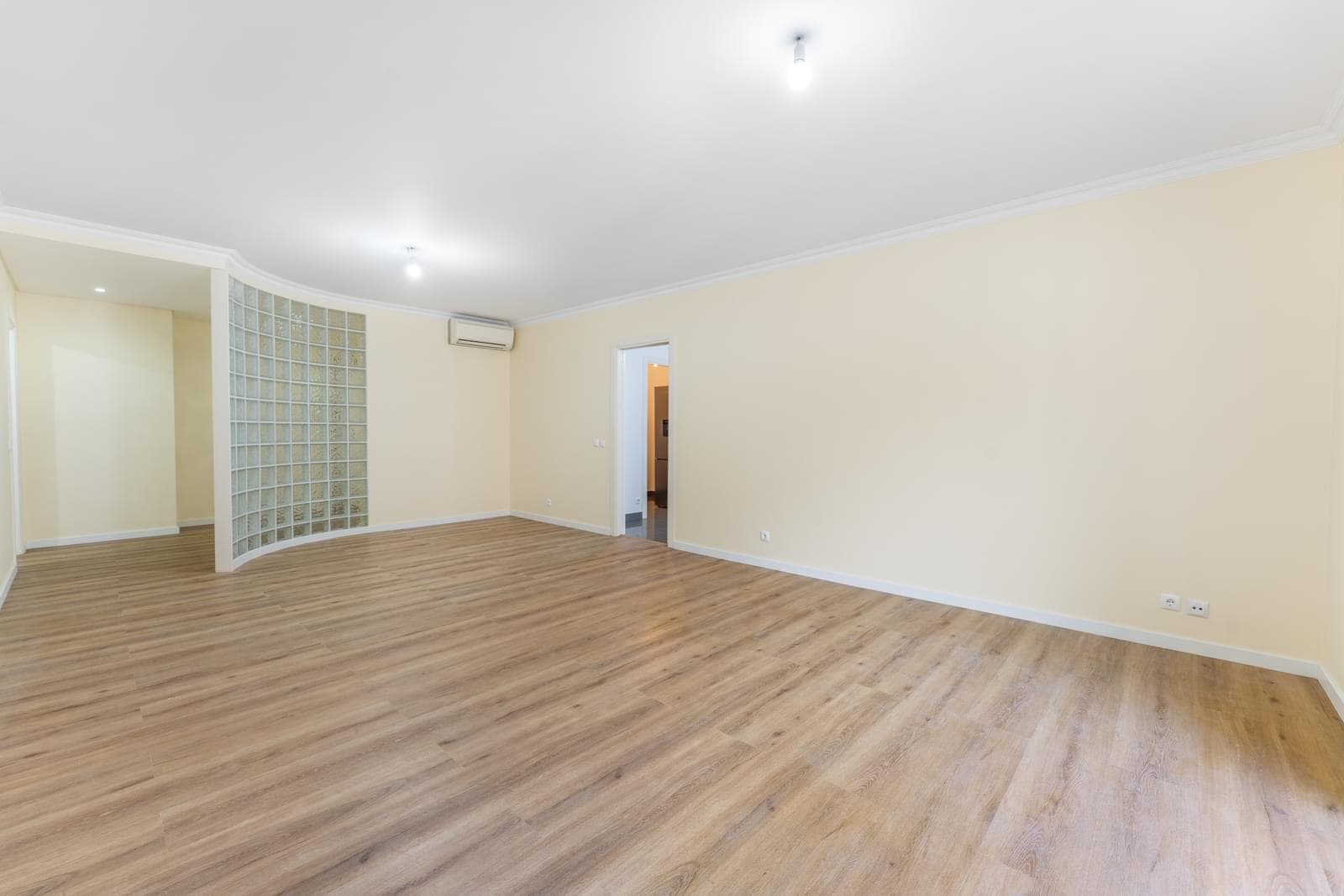 3 Bedroom Apartment with parking, Praça de Espanha, Lisboa - Image 5