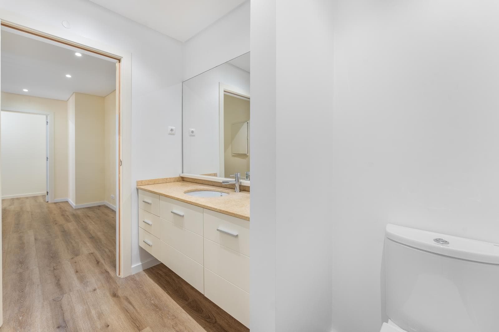 3 Bedroom Apartment with parking, Praça de Espanha, Lisboa - Image 16