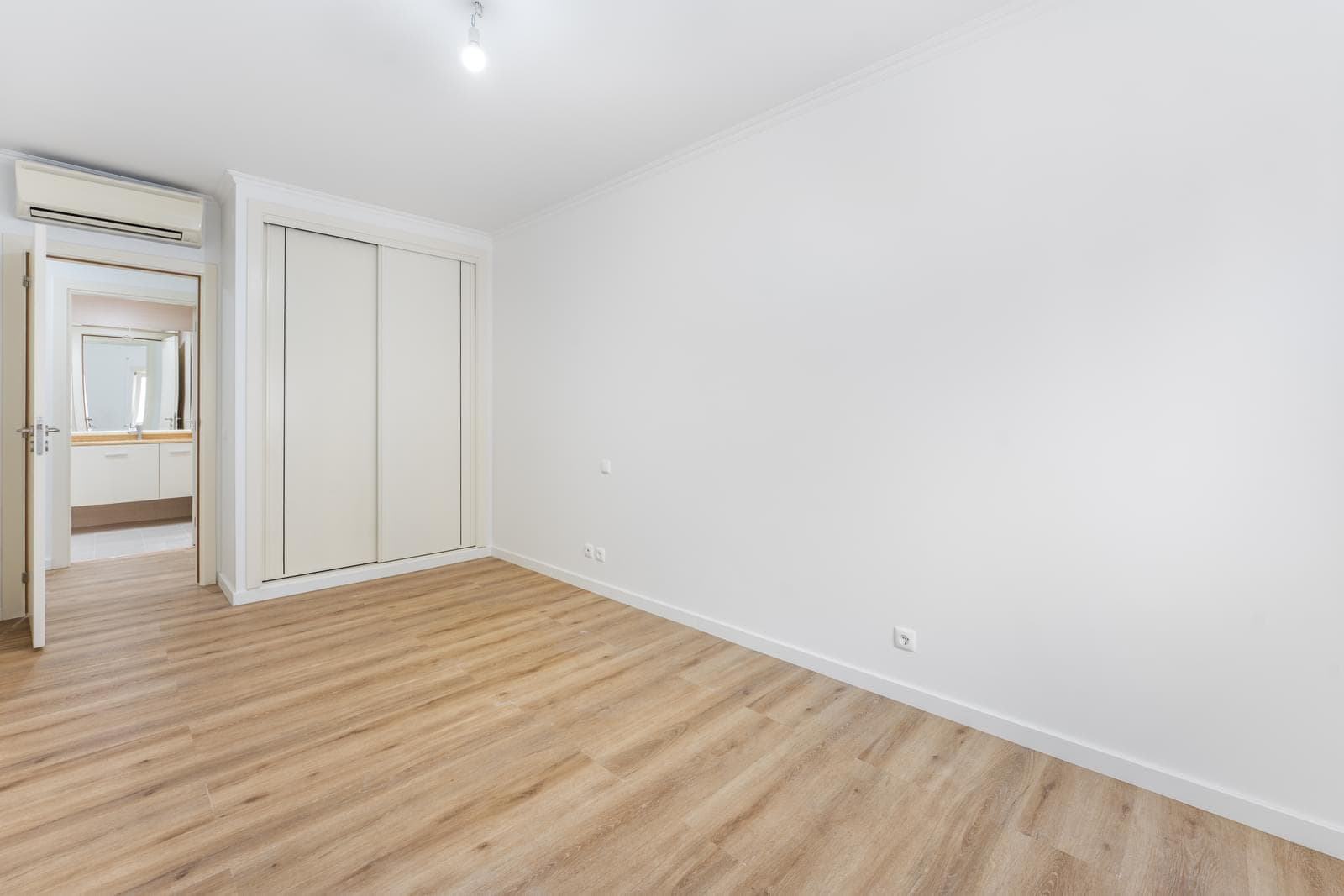 3 Bedroom Apartment with parking, Praça de Espanha, Lisboa - Image 11