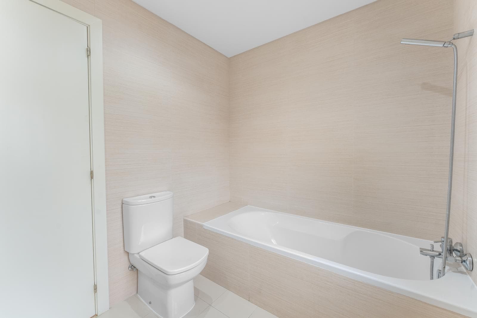 3 Bedroom Apartment with parking, Praça de Espanha, Lisboa - Image 19
