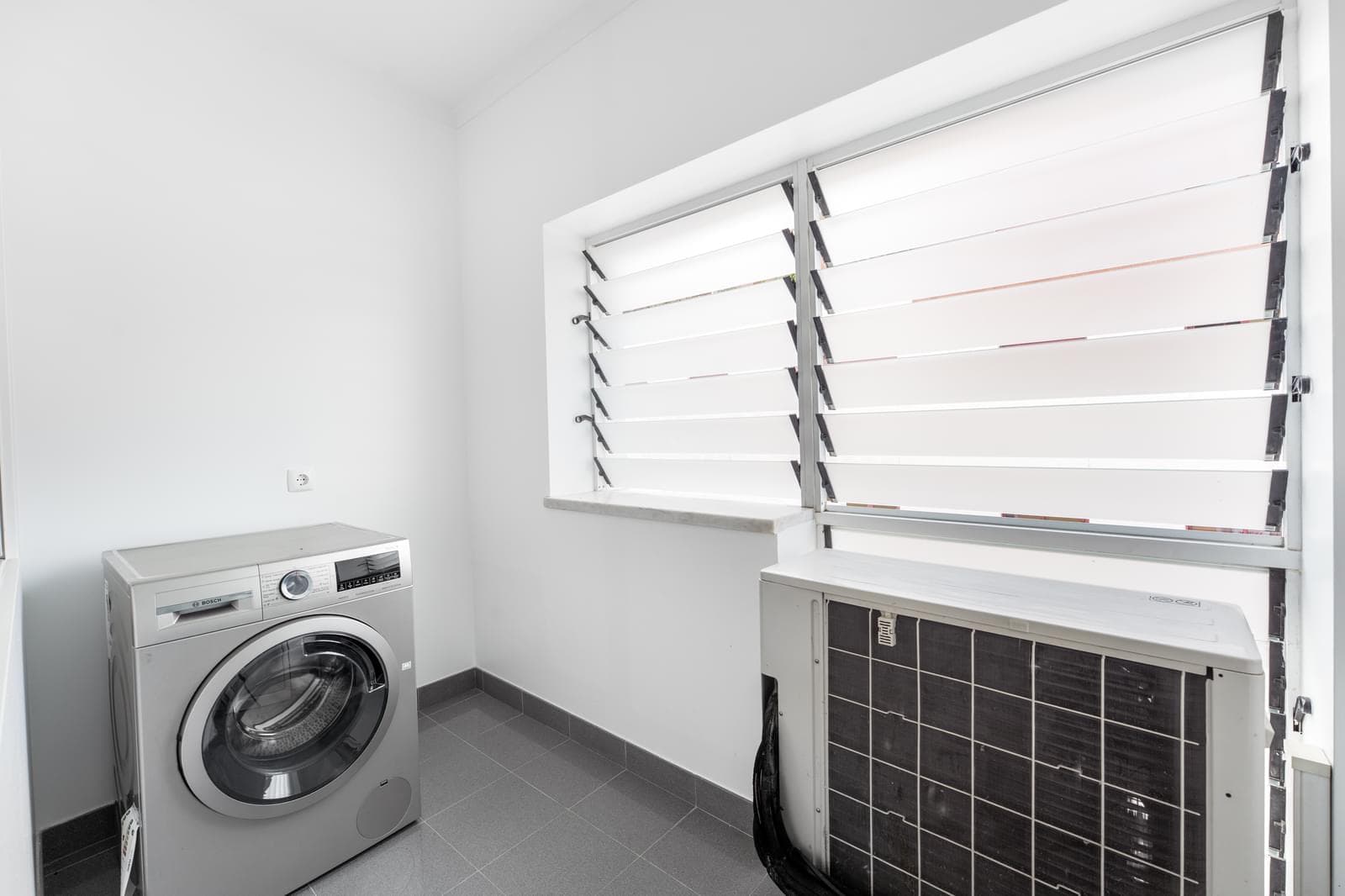 3 Bedroom Apartment with parking, Praça de Espanha, Lisboa - Image 21