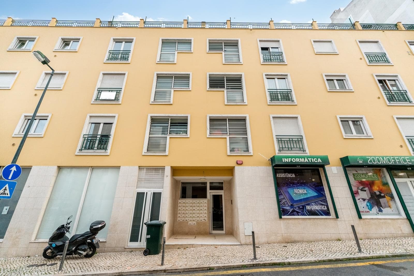 3 Bedroom Apartment with parking, Praça de Espanha, Lisboa - Image 26