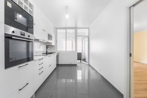 PF39218 - 3 Bedroom Apartment with parking, Praça de Espanha, Lisboa - Image 1