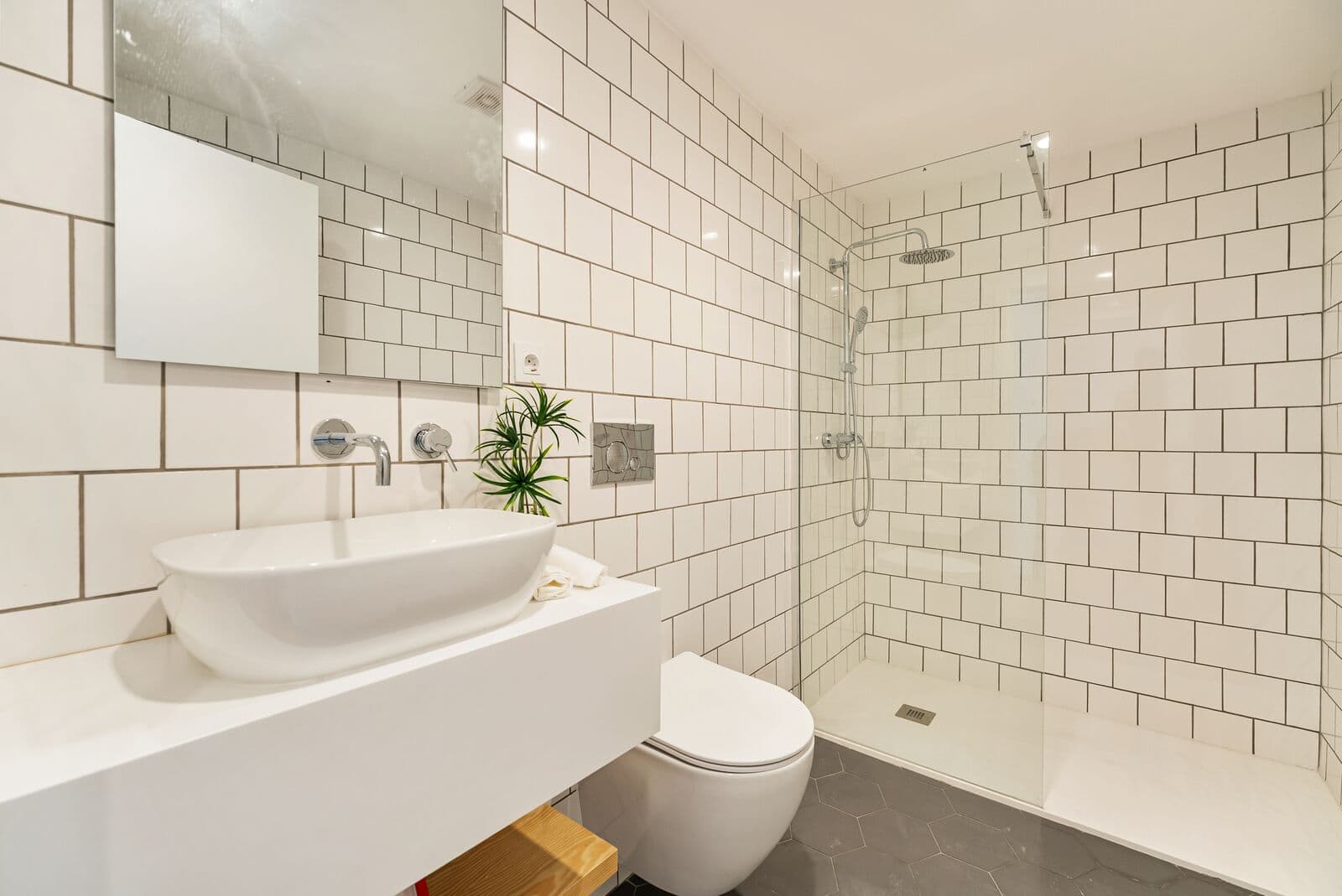 2 Bedroom Apartment in QUARTIER 100, Praça de Espanha, Lisboa - Image 9