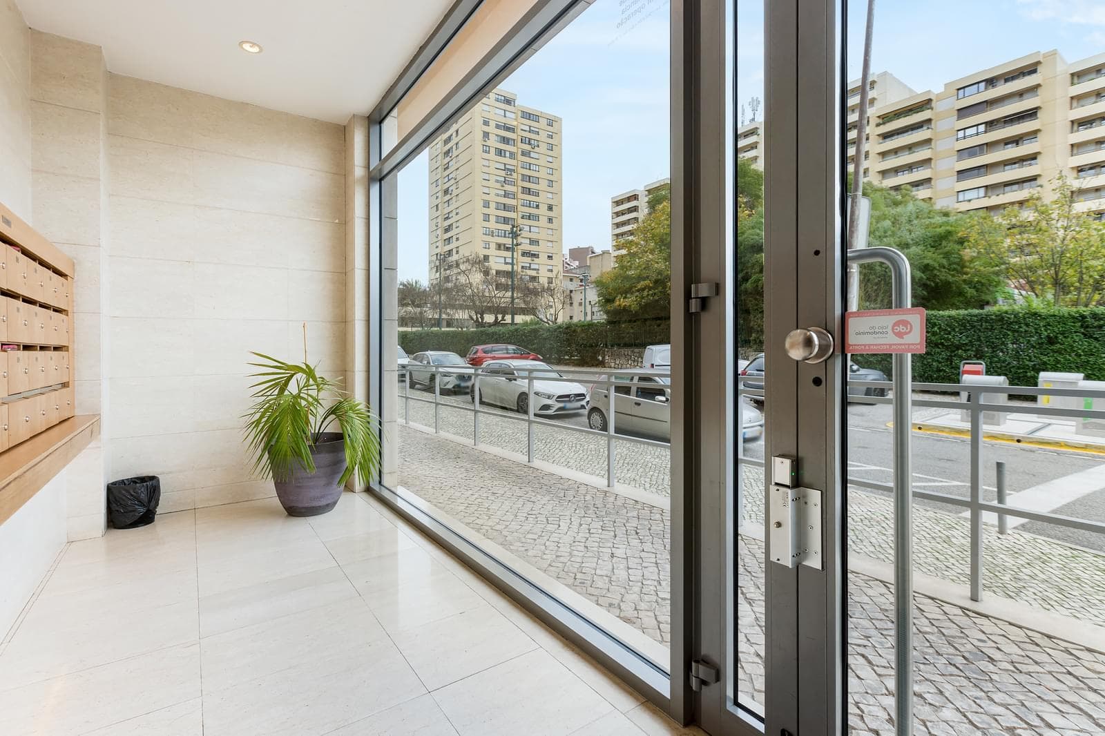 Apartamento T3 com vista, Laranjeiras, Lisboa - Imagem 3