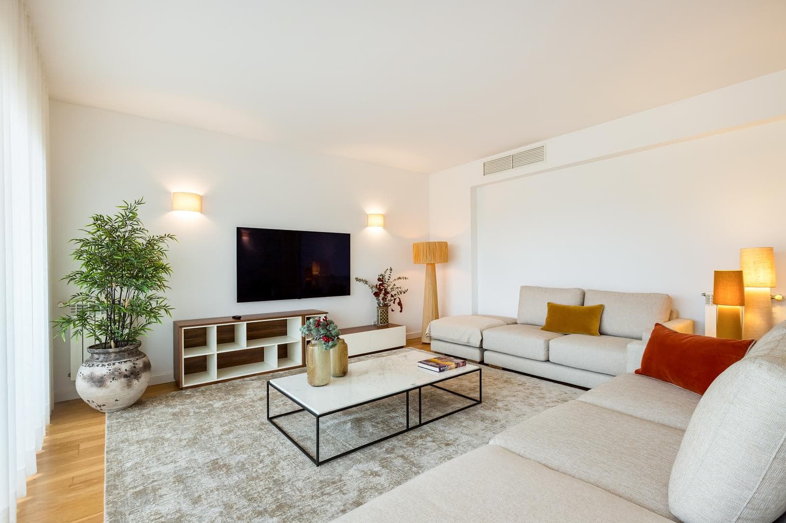 Apartamento T3 com vista, Laranjeiras, Lisboa - Imagem 1