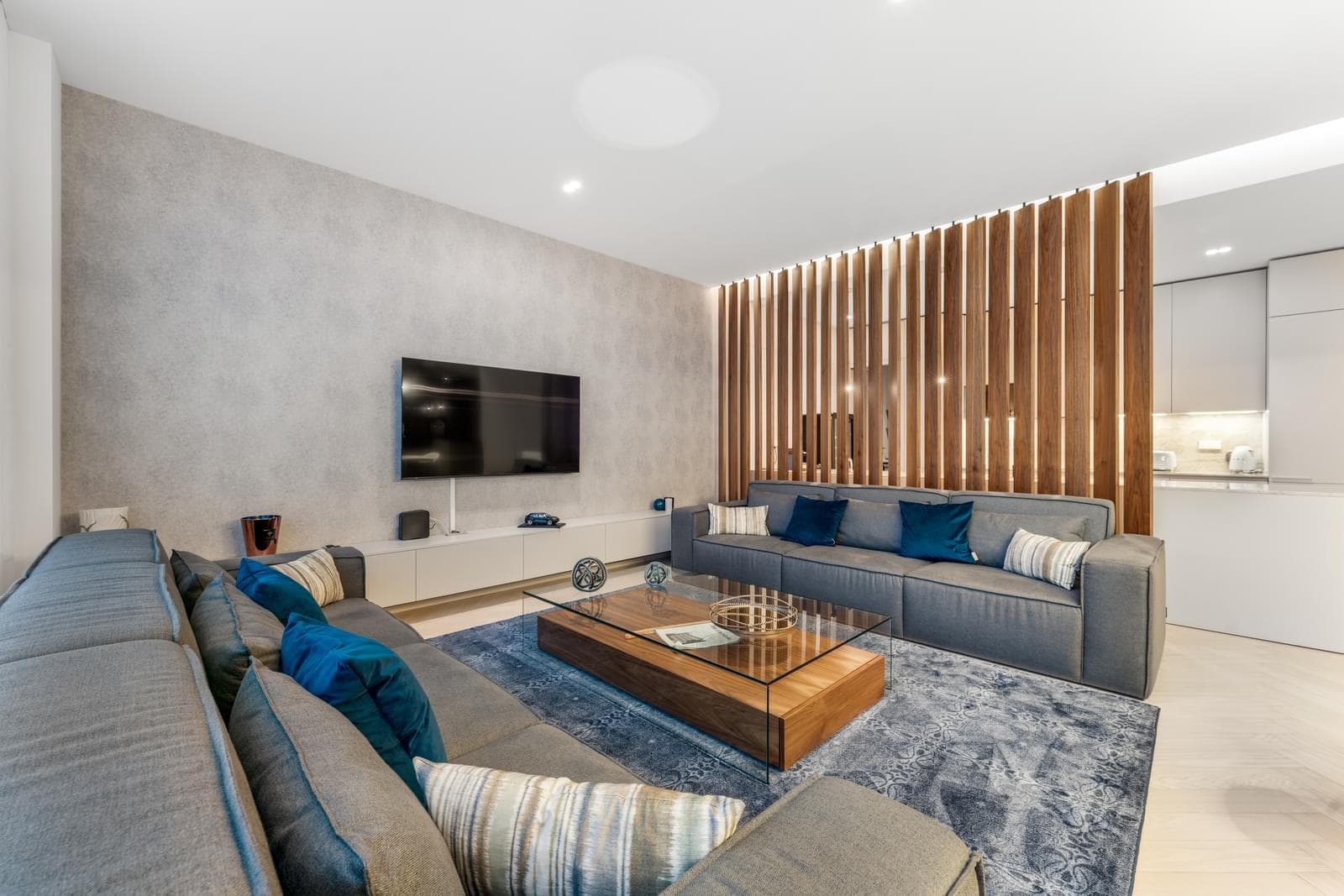 2 Bedroom Apartment with parking, Avenida da Liberdade, Lisboa - Image 8