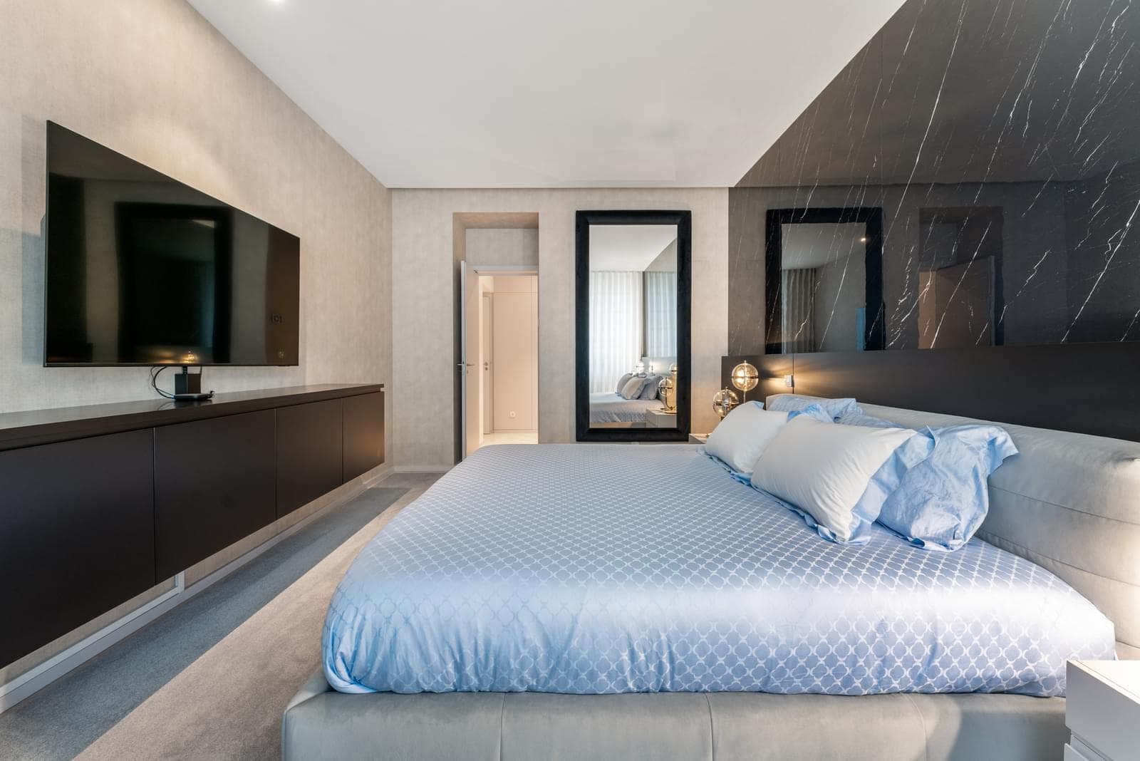 2 Bedroom Apartment with parking, Avenida da Liberdade, Lisboa - Image 17