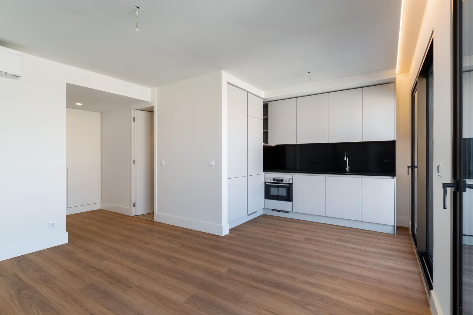 1 Bedroom Apartment in Citiflat, Avenidas Novas, Lisboa - Image 2
