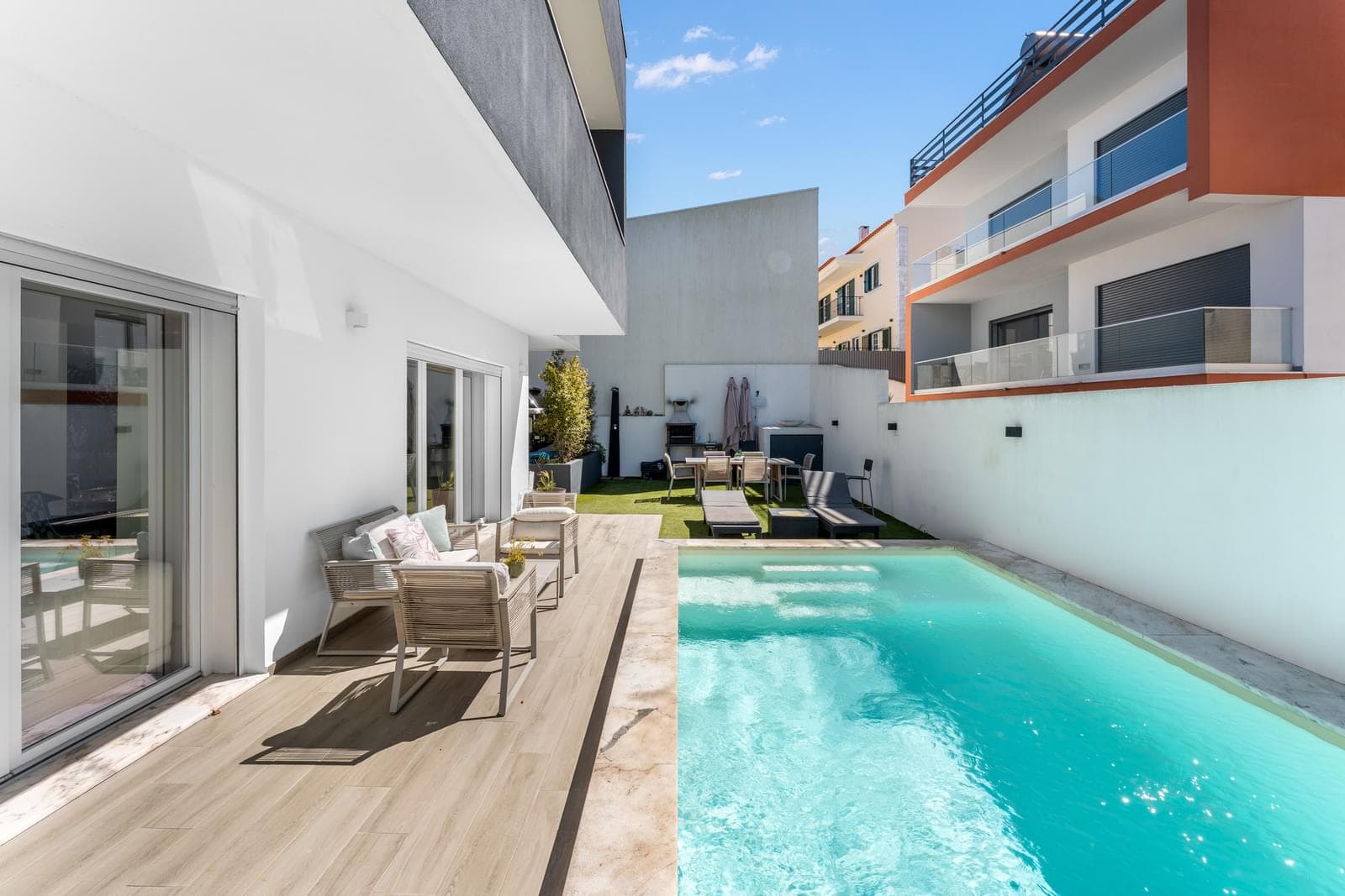 Moradia Isolada T3 com piscina, Caneças, Odivelas - Imagem 2