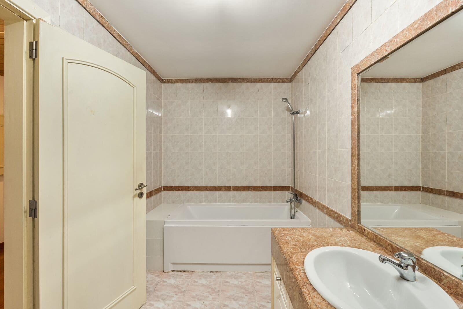 Apartamento T1 + 1 com piscina, Estoril, Cascais - Imagem 25