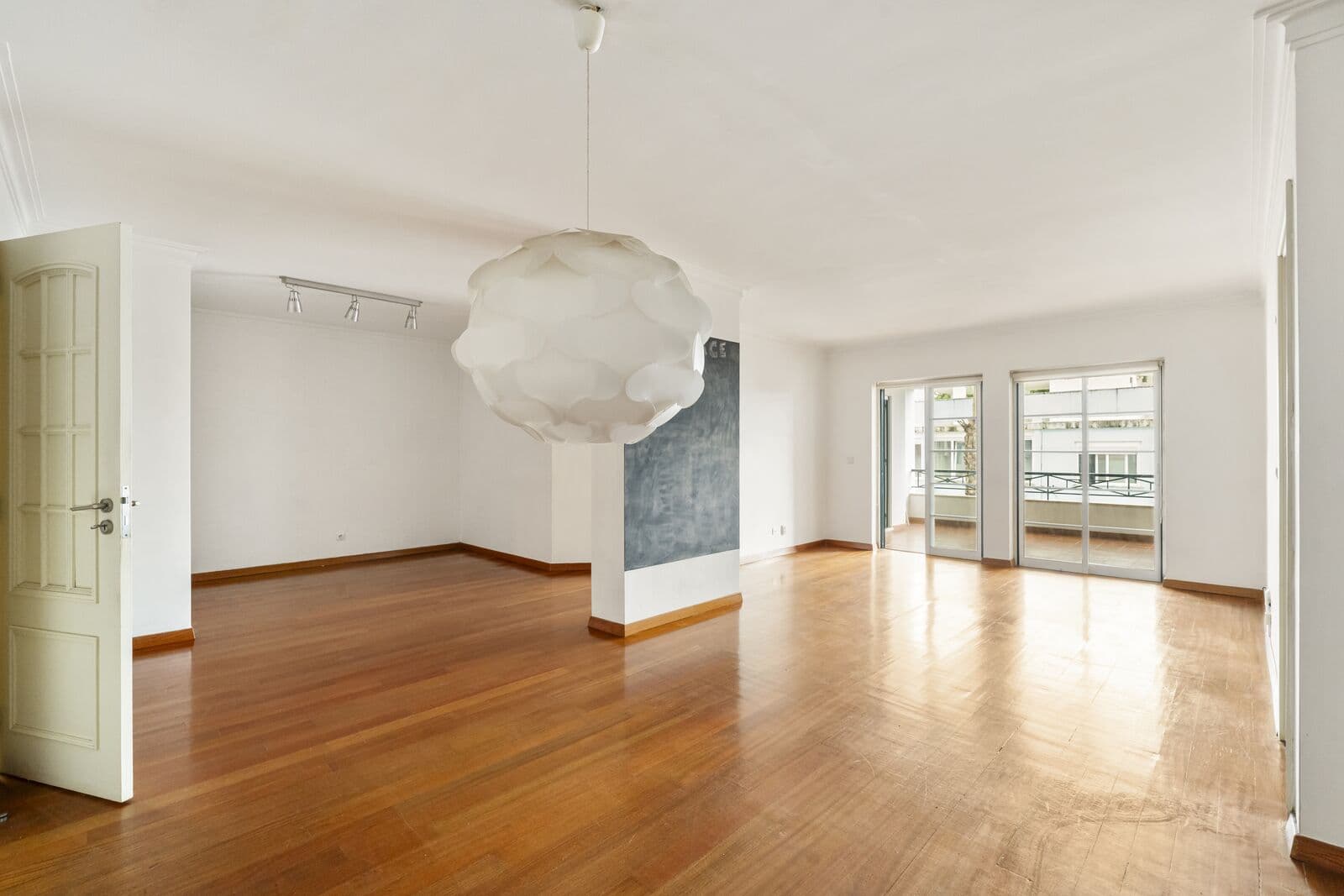 Apartamento T1 + 1 com piscina, Estoril, Cascais - Imagem 2